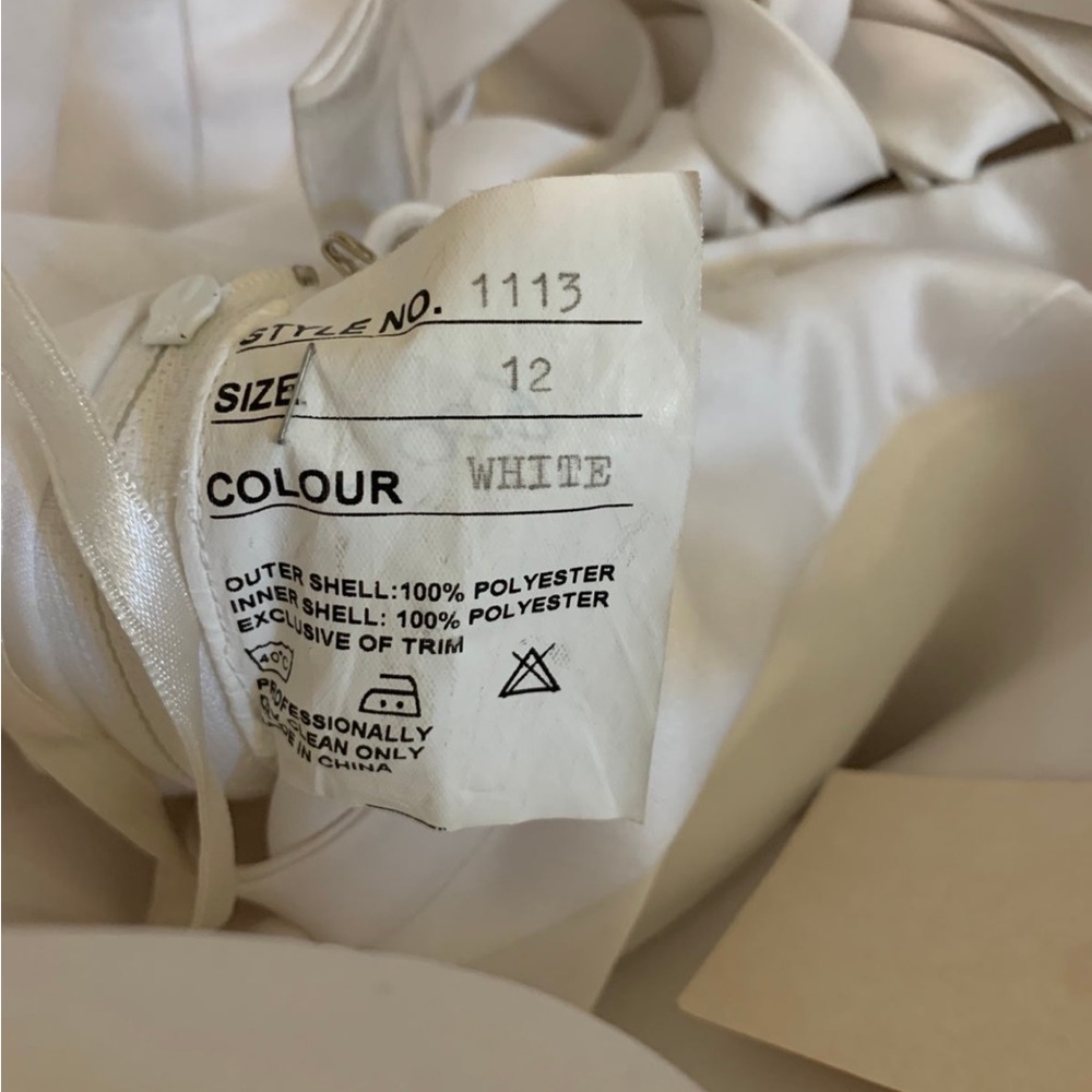 BOUTIQUE WEDDING GOWN SIZE 12 - Picture 2 of 11